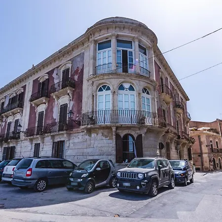 Apartment Palazzo Bozzanca By Wonderful Italy