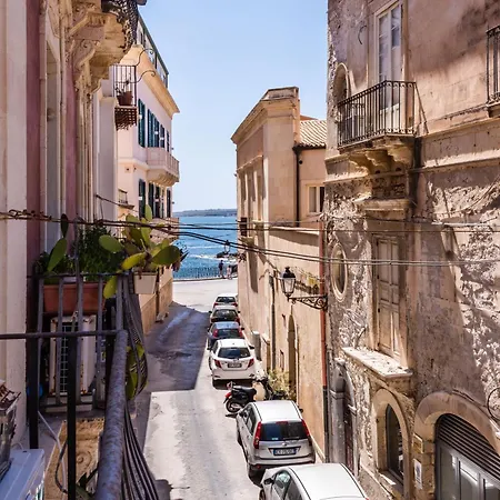 Apartment Palazzo Bozzanca By Wonderful Italy